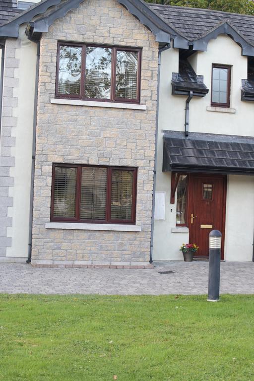 Woodside Self Catering Lough Rynn Villa Mohill Room photo