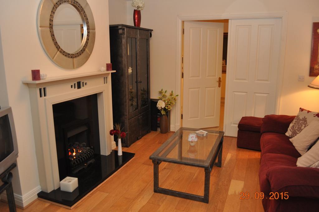 Woodside Self Catering Lough Rynn Villa Mohill Room photo